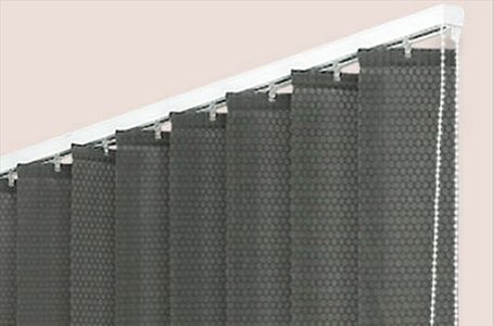 tenda a bande verticali filtrante con motivi 127 mm su misura